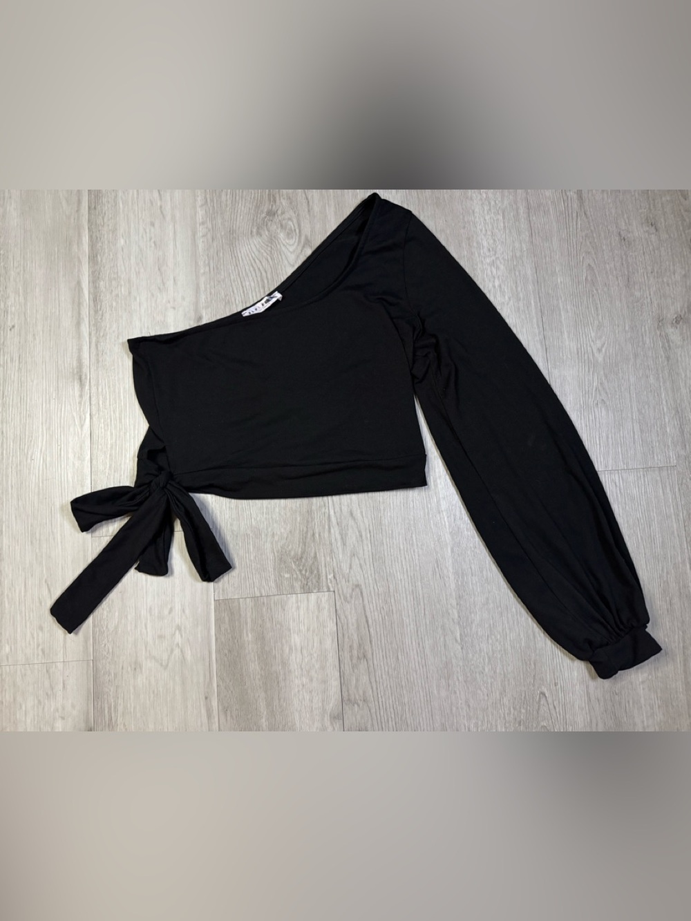 Blue Blush Women’s One Sleeve Black Cropped Top large